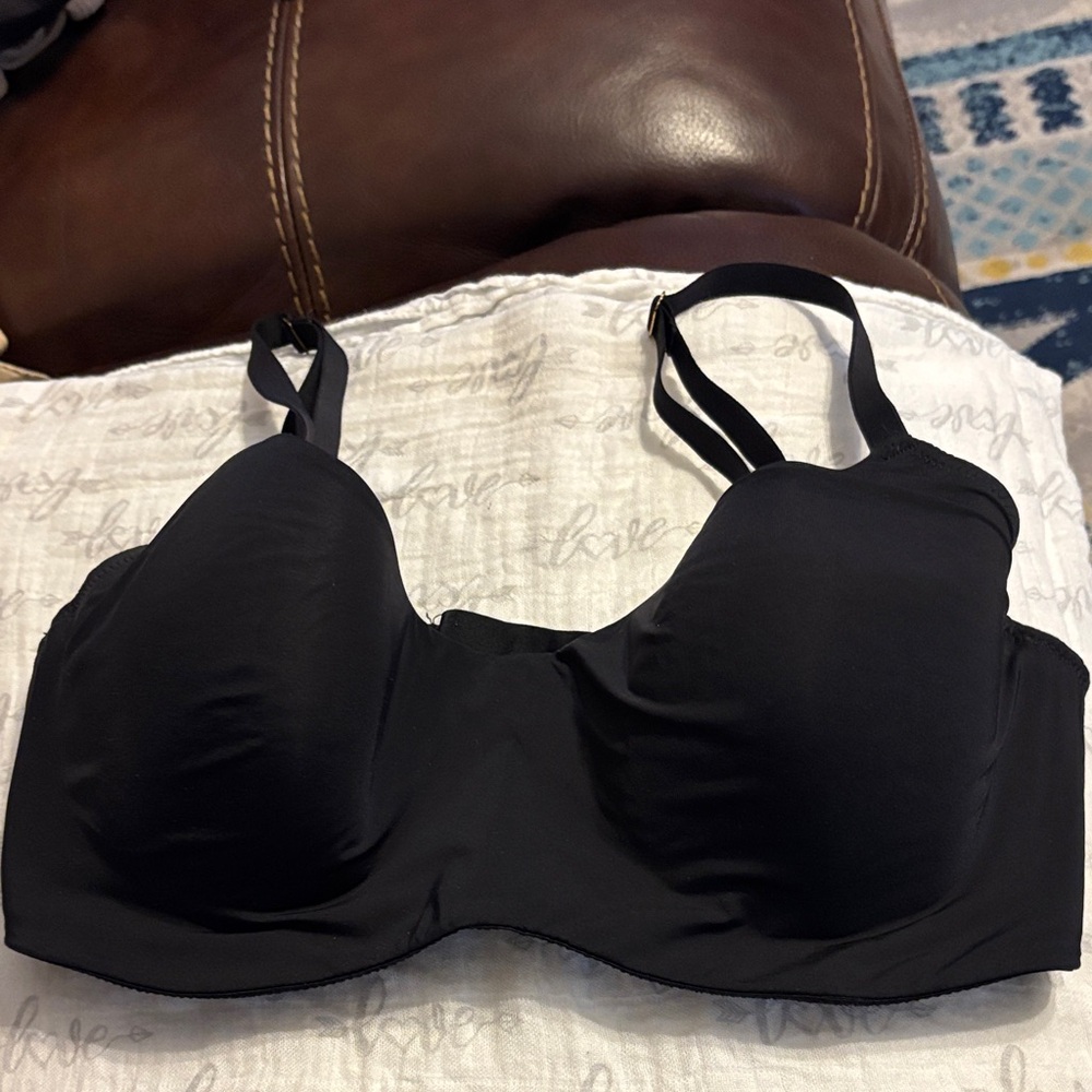 Natori Women's Black Molded Underwire Bra. 34DD
